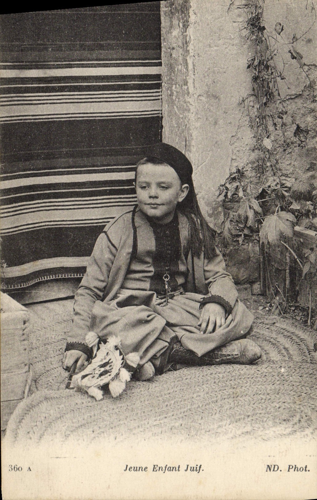CPA Judaica Jeune enfant Juif 