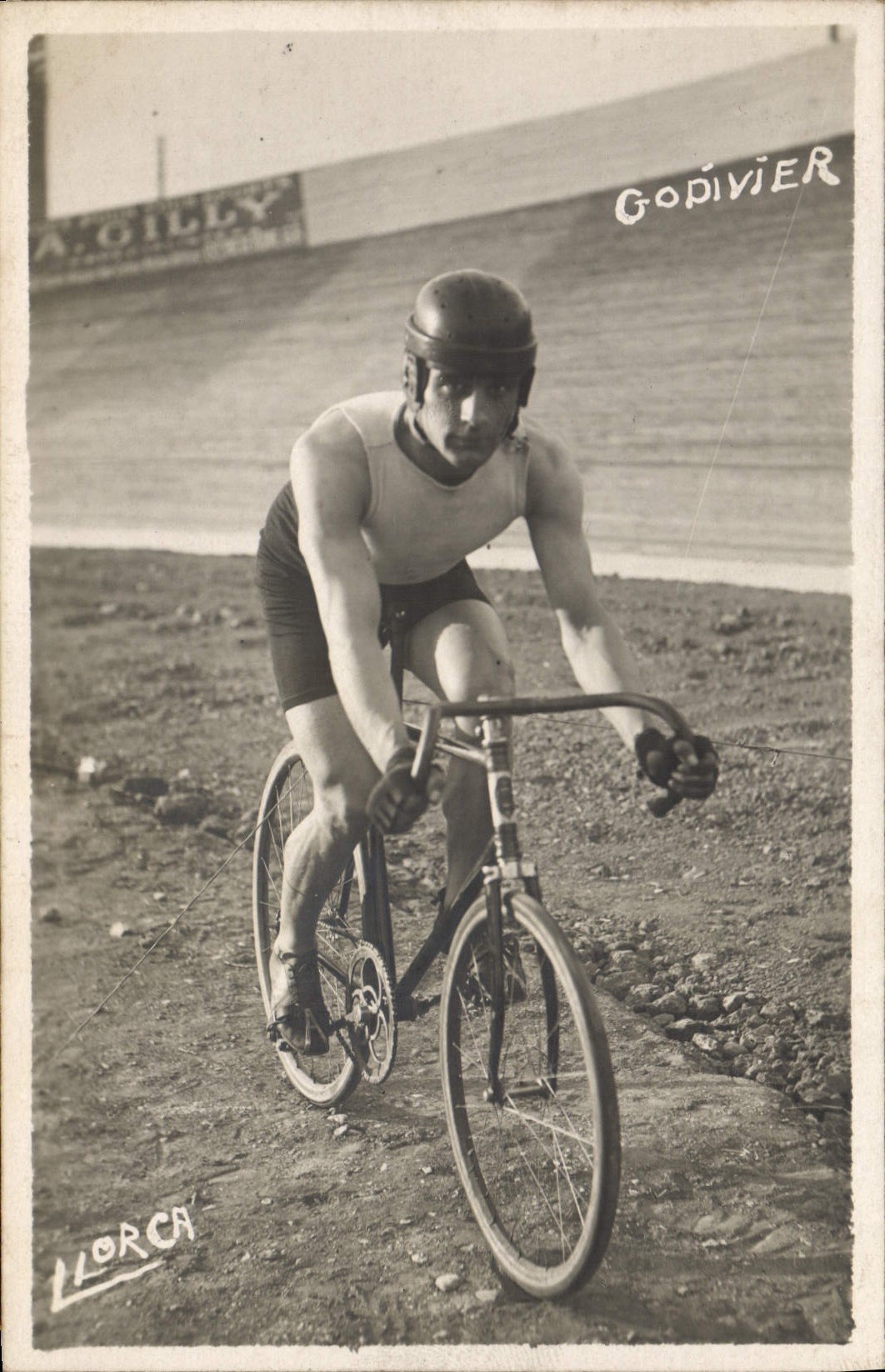 Cycliste sur piste — Godivier — Photo Llorca