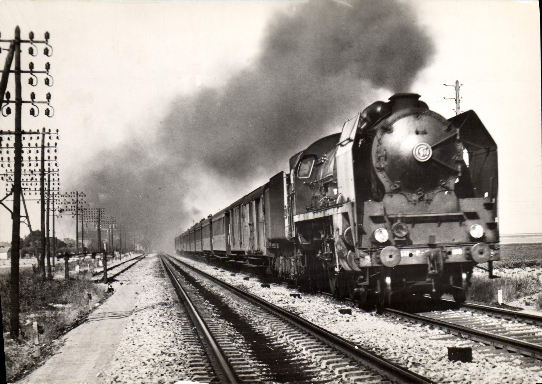 CPM Train Granville express pres de Marchezais 