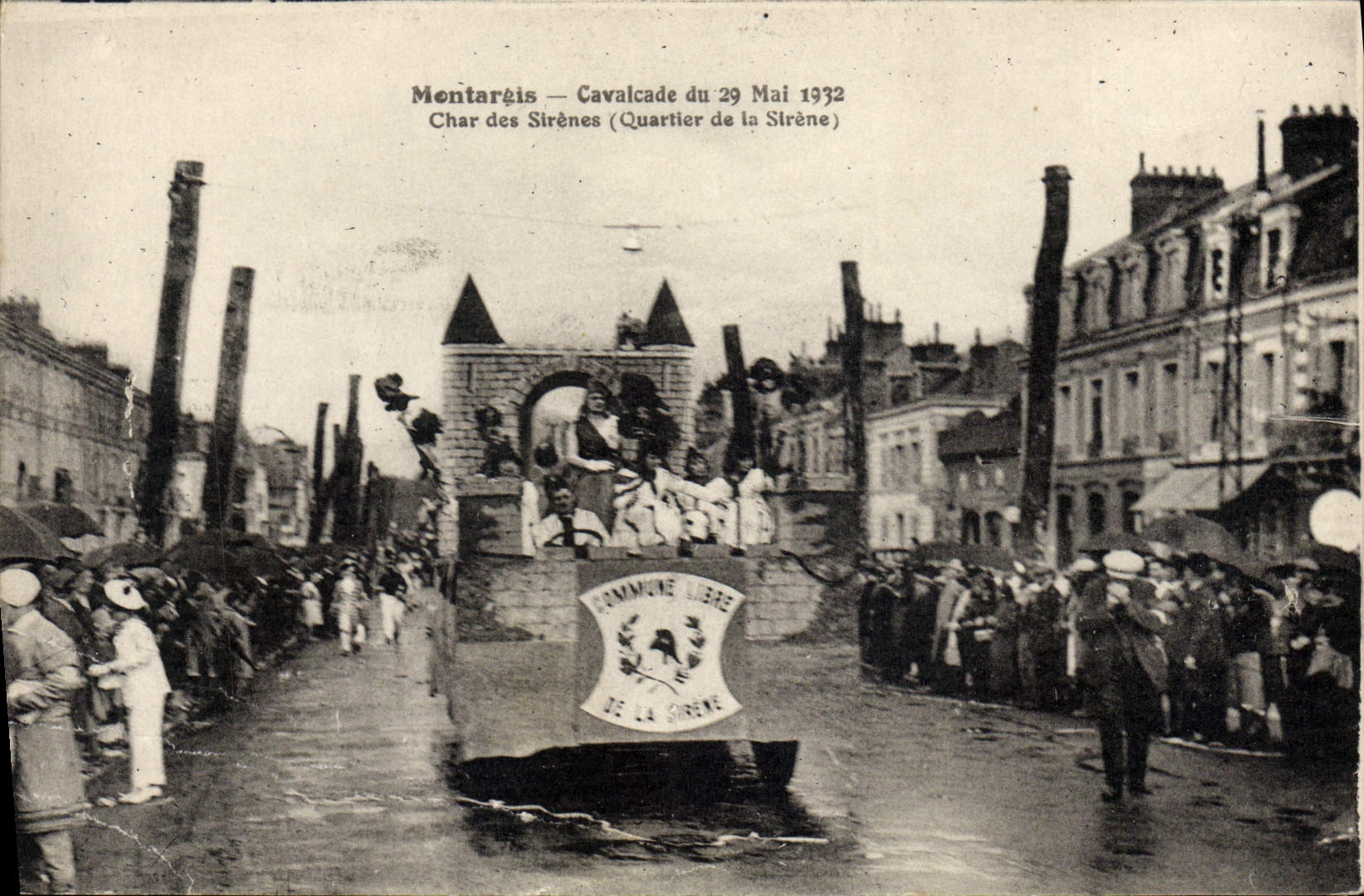 CPA Montargus Cavalcade du 29 mai 1932 Char des sirenes Quartier de la Sirene