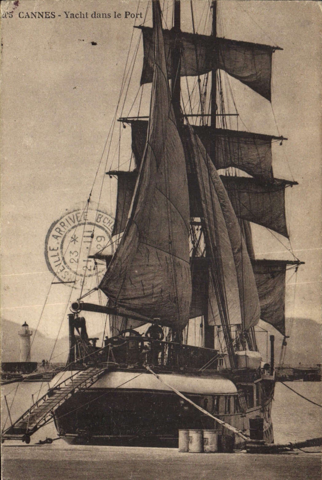 CANNES - Yacht dans le Port — éditeur inconnu, n° 25