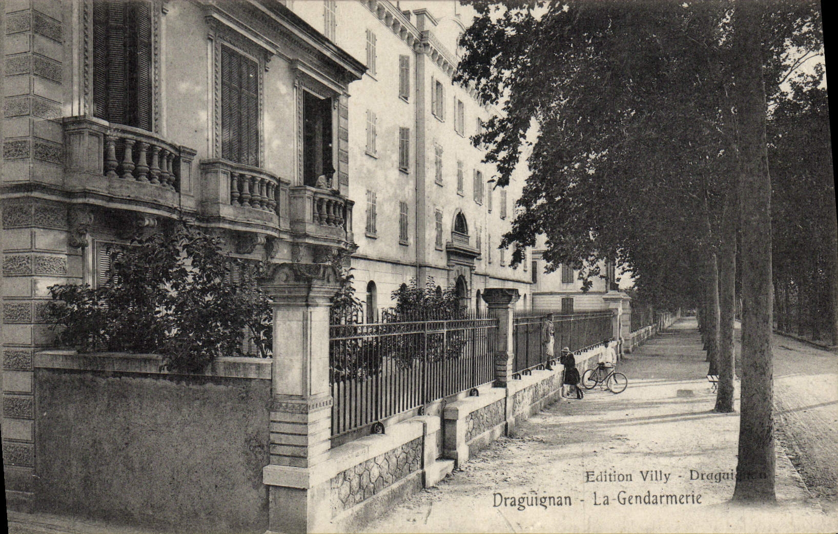 CPA Draguignan La Gendarmerie 