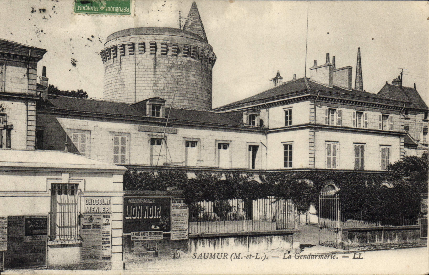 CPA Gendarmerie Saumur Lion Noir 