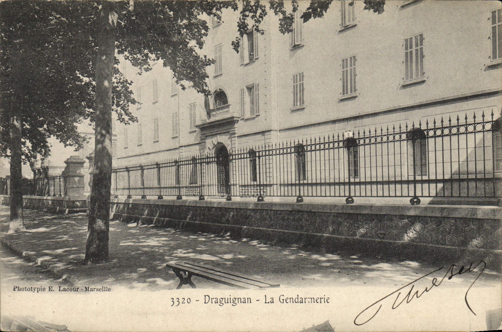 Draguignan - La Gendarmerie — Phototypie E. Lacour - Marseille, n° 3320