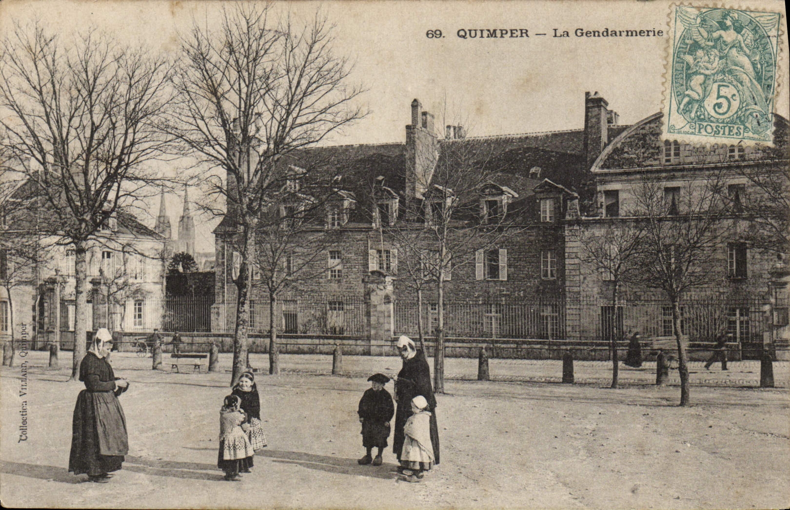 CPA Quimper La Gendarmerie Femmes Enfants Folklore 