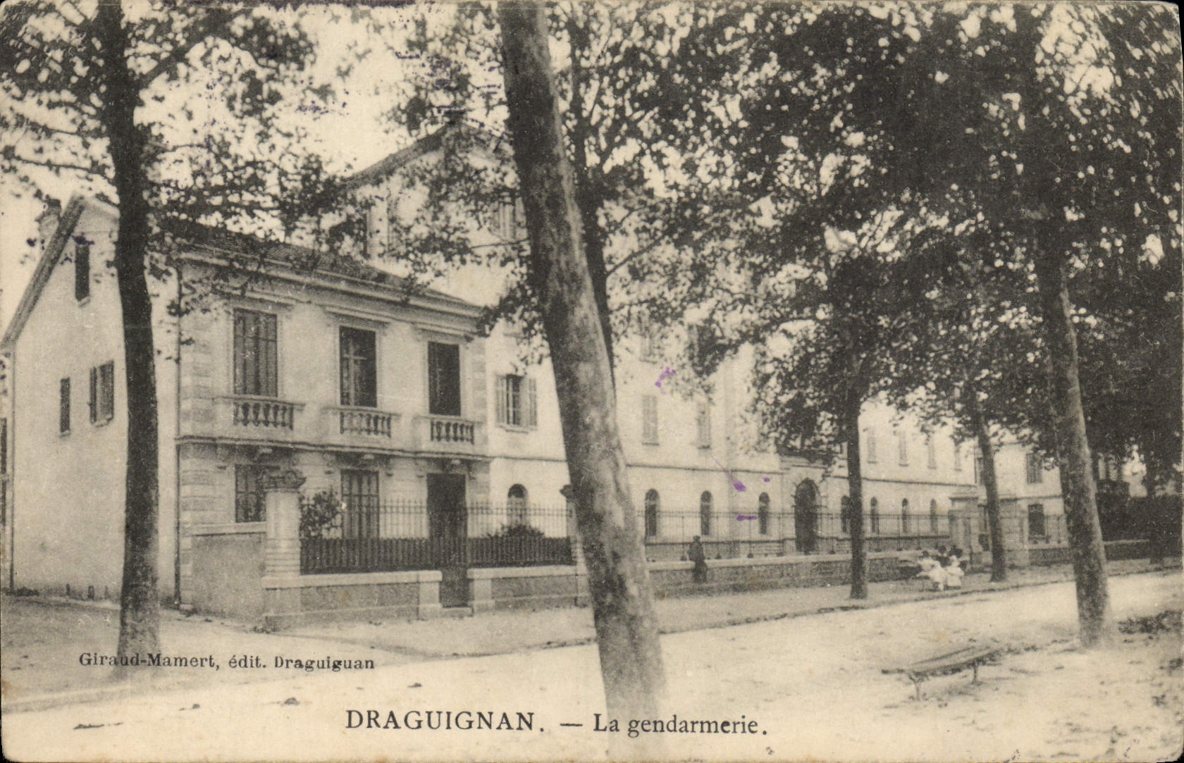 Draguignan — La gendarmerie — Giraud-Mamert, édit. Draguiguan