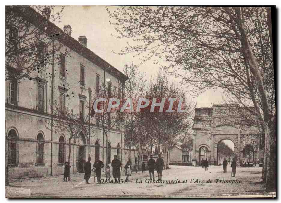 Orange - La Gendarmerie et l'Arc de Triomphe — CPAPHIL
