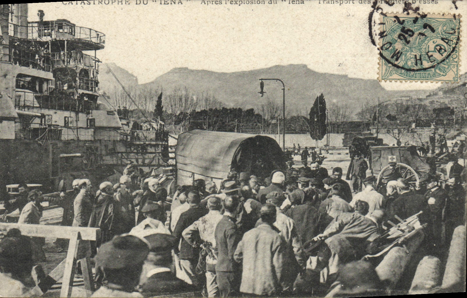 Catastrophe du "Iena" — Après l'explosion du "Iena" — Transport des premiers pressés — Atelier de Phototypie Guenée, Marseille - Recto
