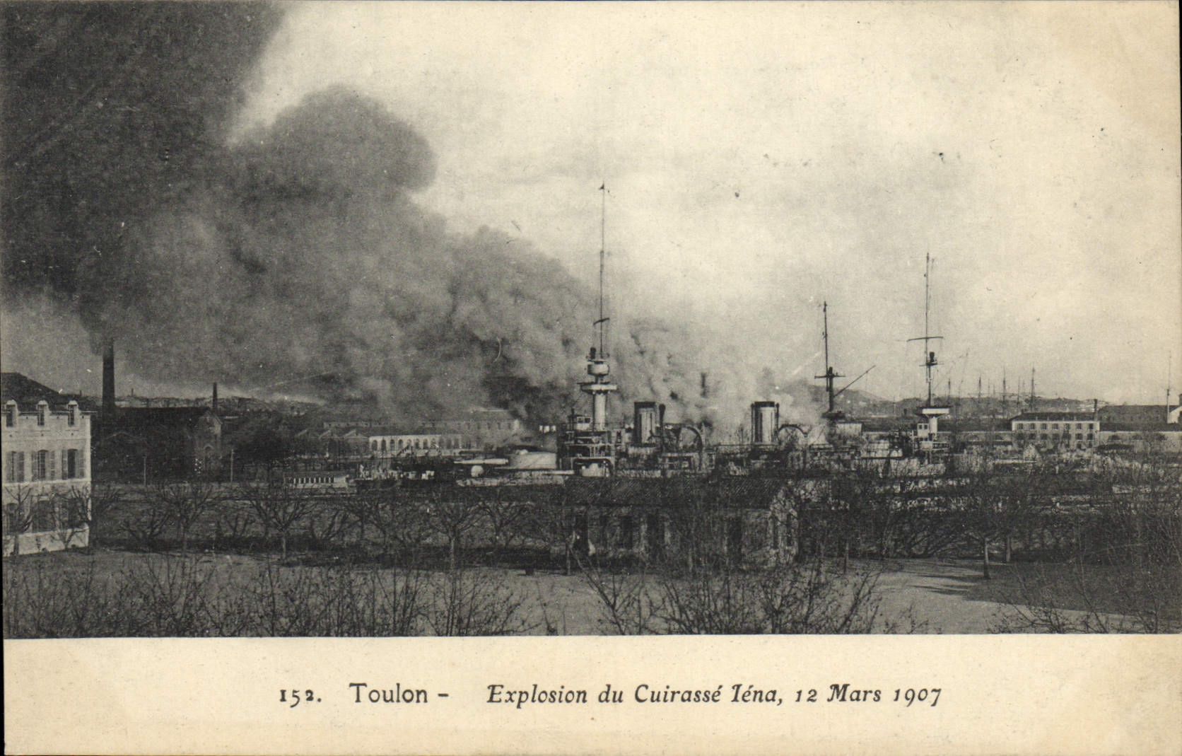 CPA Bateau Toulon Explosion du cuirasse Iena 