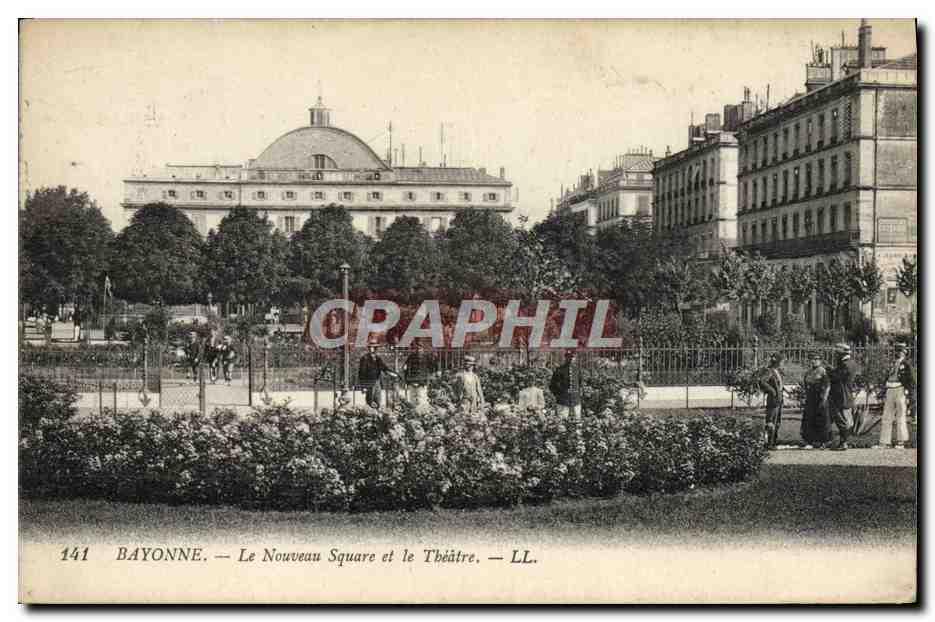 CPA Bayonne Le nouveau square et le Theatre 
