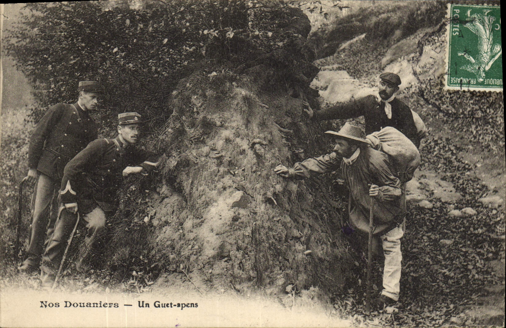 CPA Douanes Nos douaniers Un guet apens 
