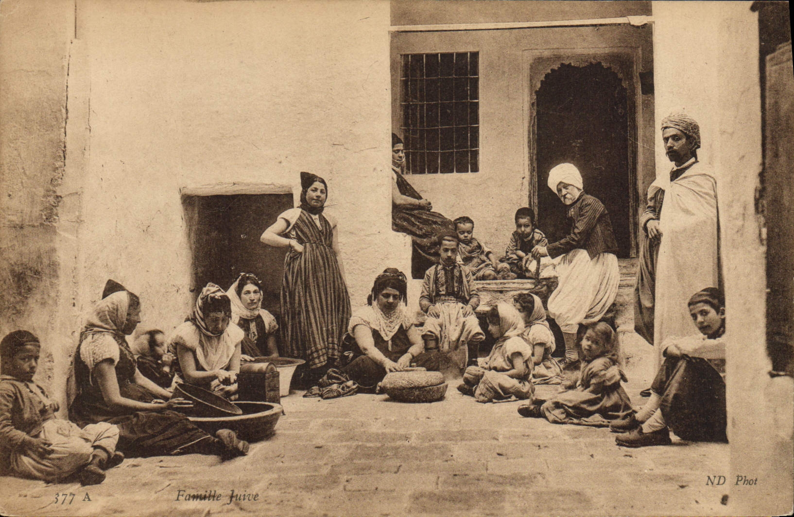 CPA Judaica Juif Famille juive