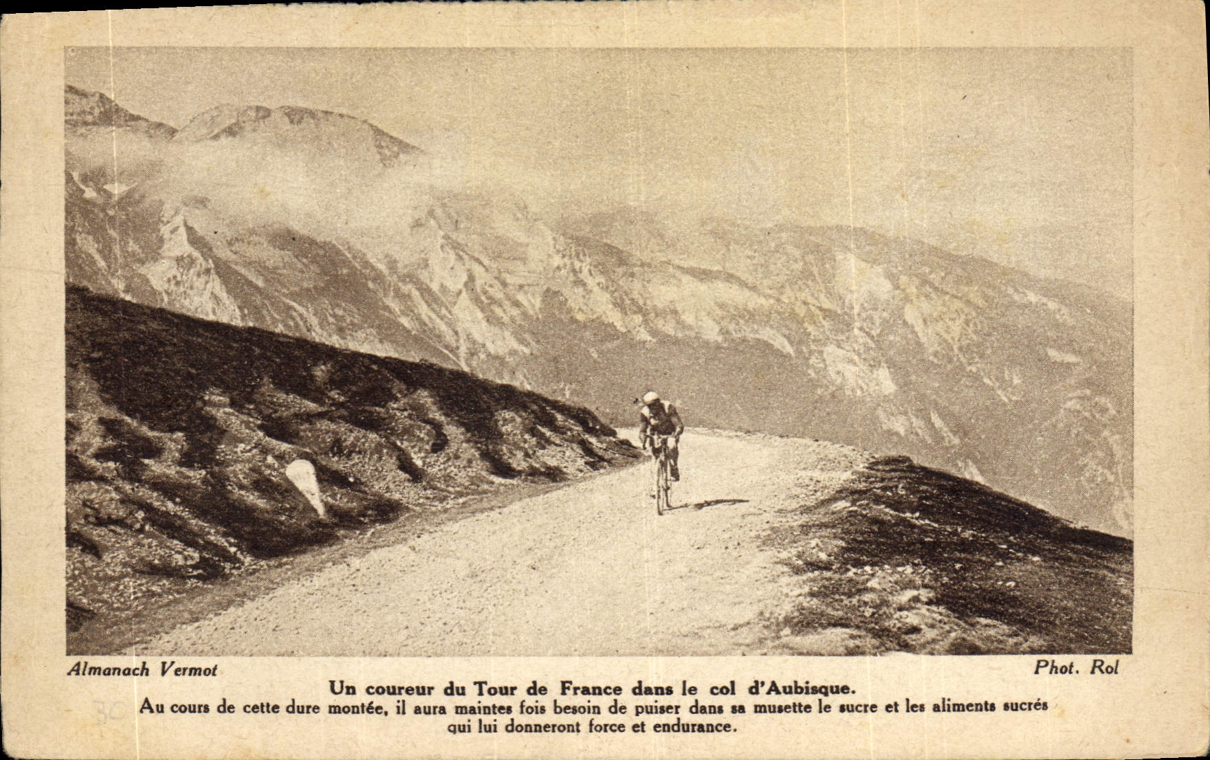 Un coureur du Tour de France dans le col d'Aubisque — Almanach Vermot, Phot. Rol