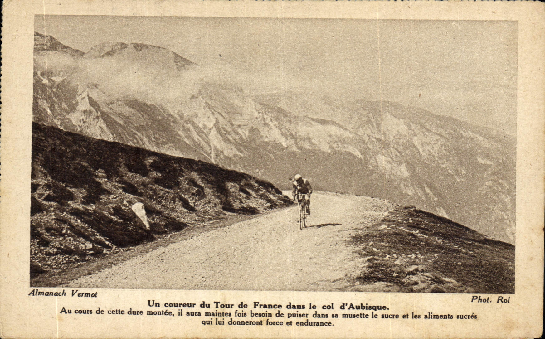 Un coureur du Tour de France dans le col d'Aubisque — Almanach Vermot, Phot. Rol