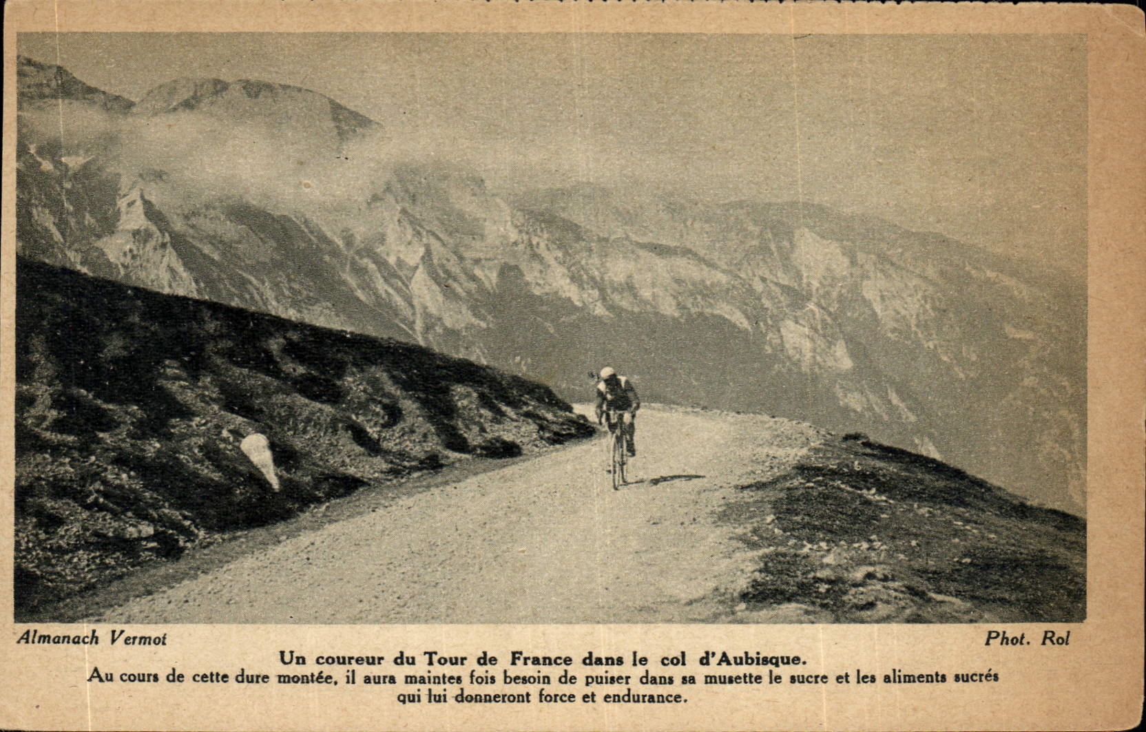 CPA Velo Cycle Cyclisme Un coureur du tour de France dans le col d'Aubisque