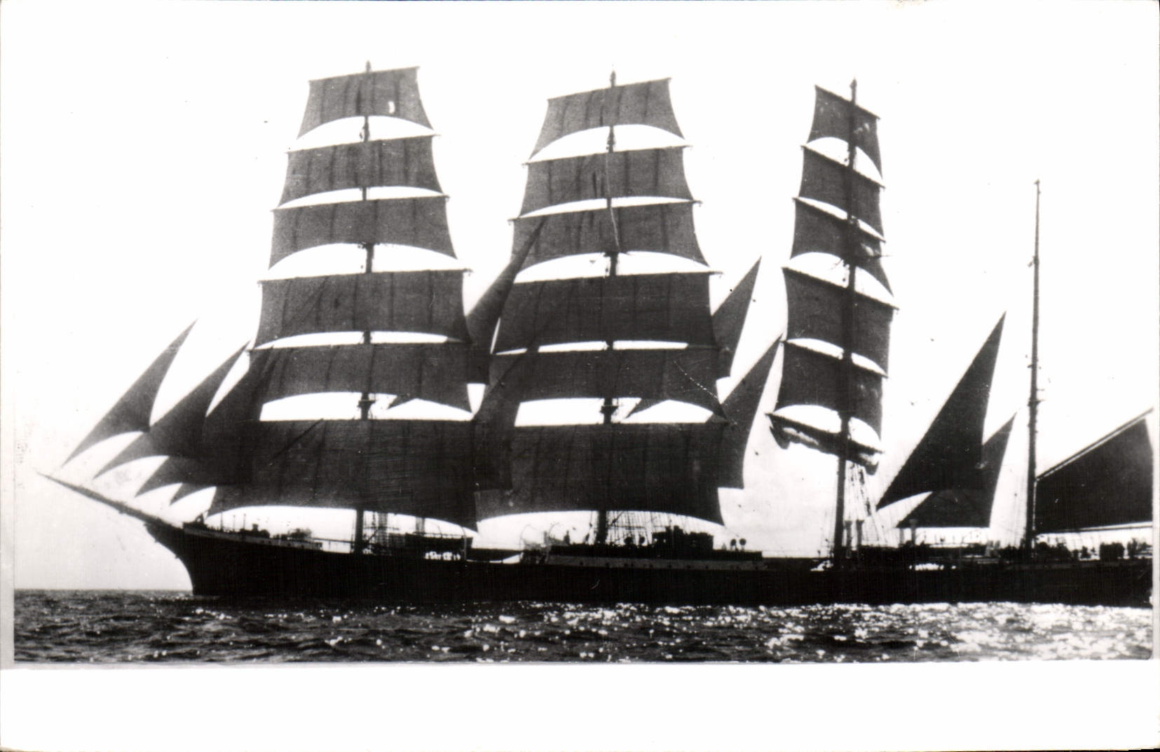 Navire École Marine — Atténuation — Hauforage Tragique — Océan Atlantique