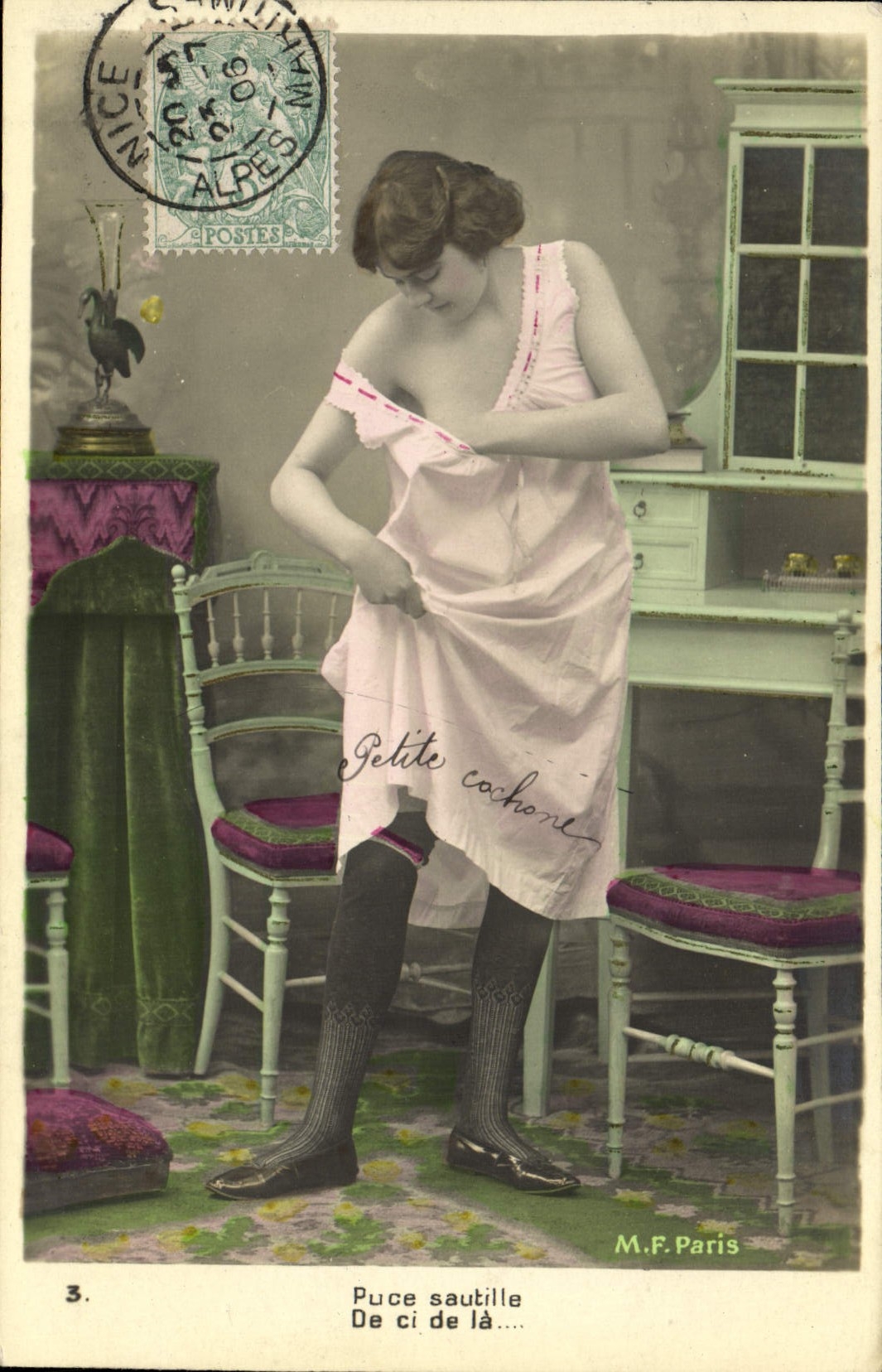 Jeune femme en robe de nuit — scène intime — M.F. Paris, n°3