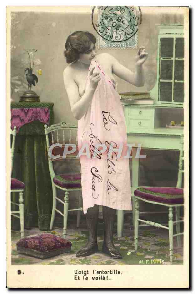 Femme en train d'entortiller un doigt — M.E. PARIS — n° B.