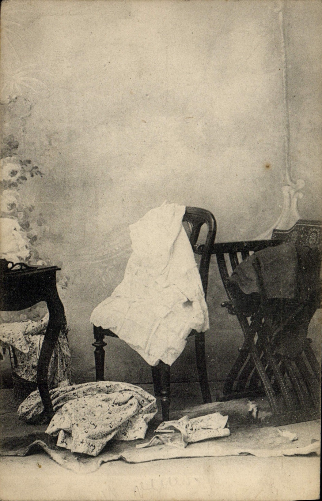 Interno di studio — scena di abiti — n. 6520