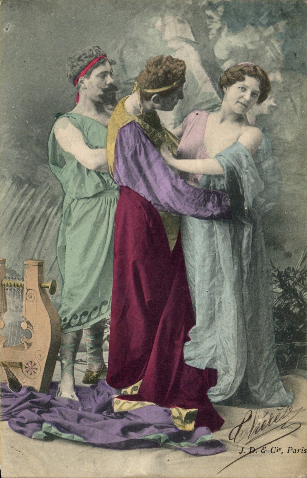 Escena antigua con tres personajes — J. D. & Cie, París