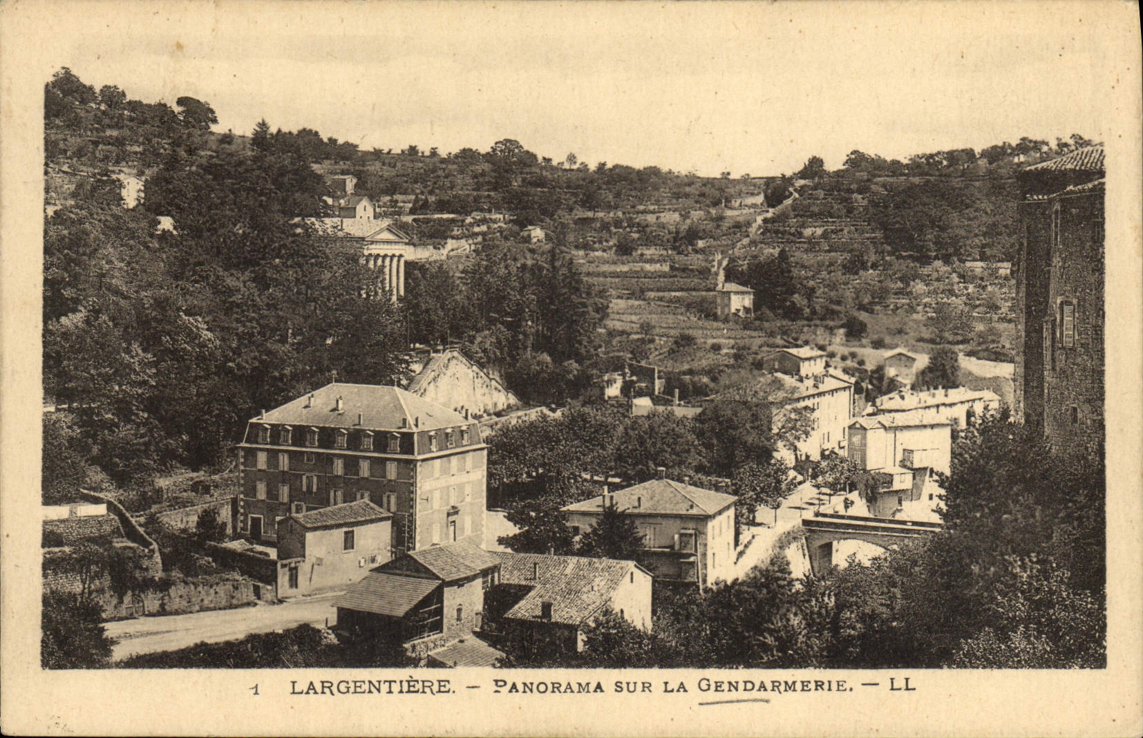 Largentière - Panorama über die Gendarmerie - LL