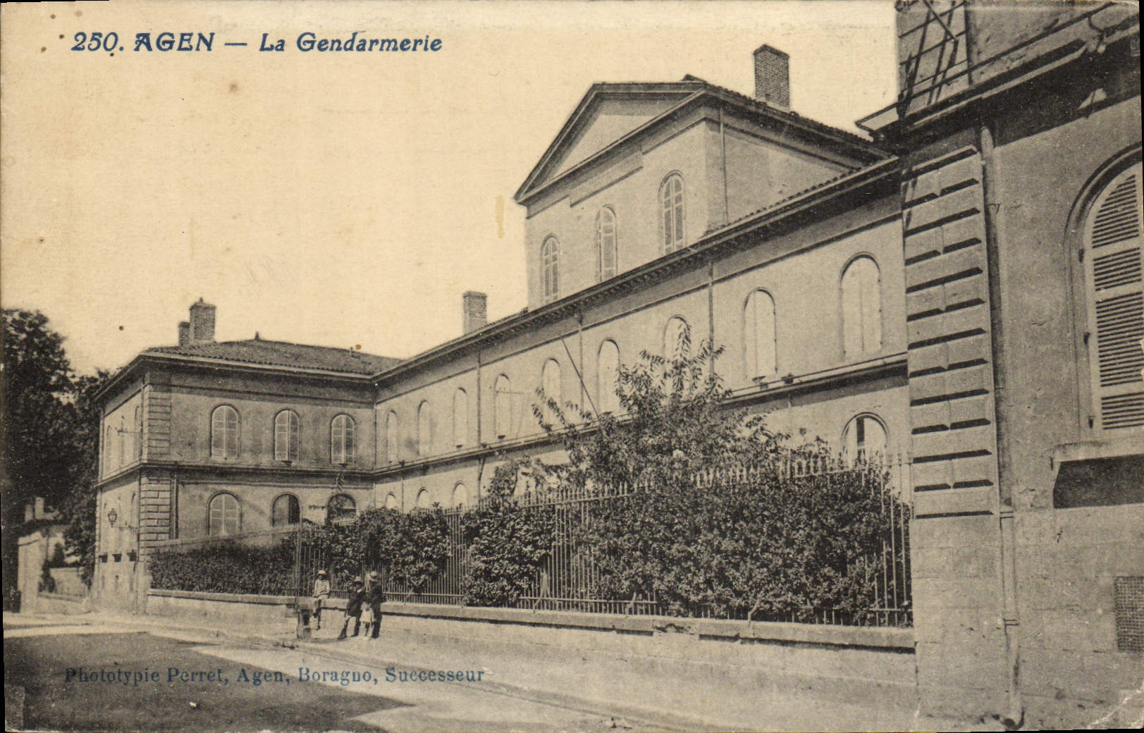Agen — Die Gendarmerie — Phototypie Perret, Agen, Boragno, Nachfolger
