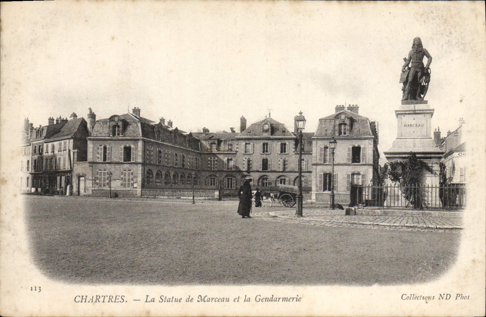 Chartres — La Statue de Marceau et la Gendarmerie — Collections ND Phot