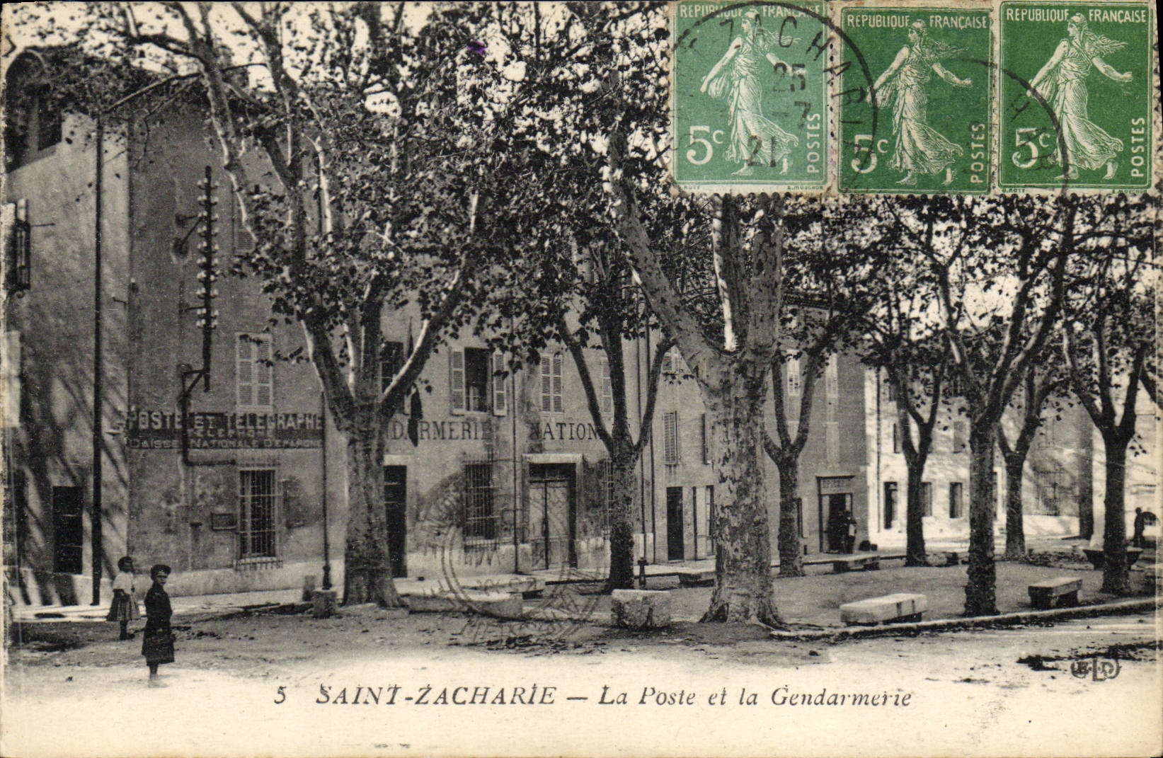 CPA Saint Zacharie La Poste et la Gendarmerie