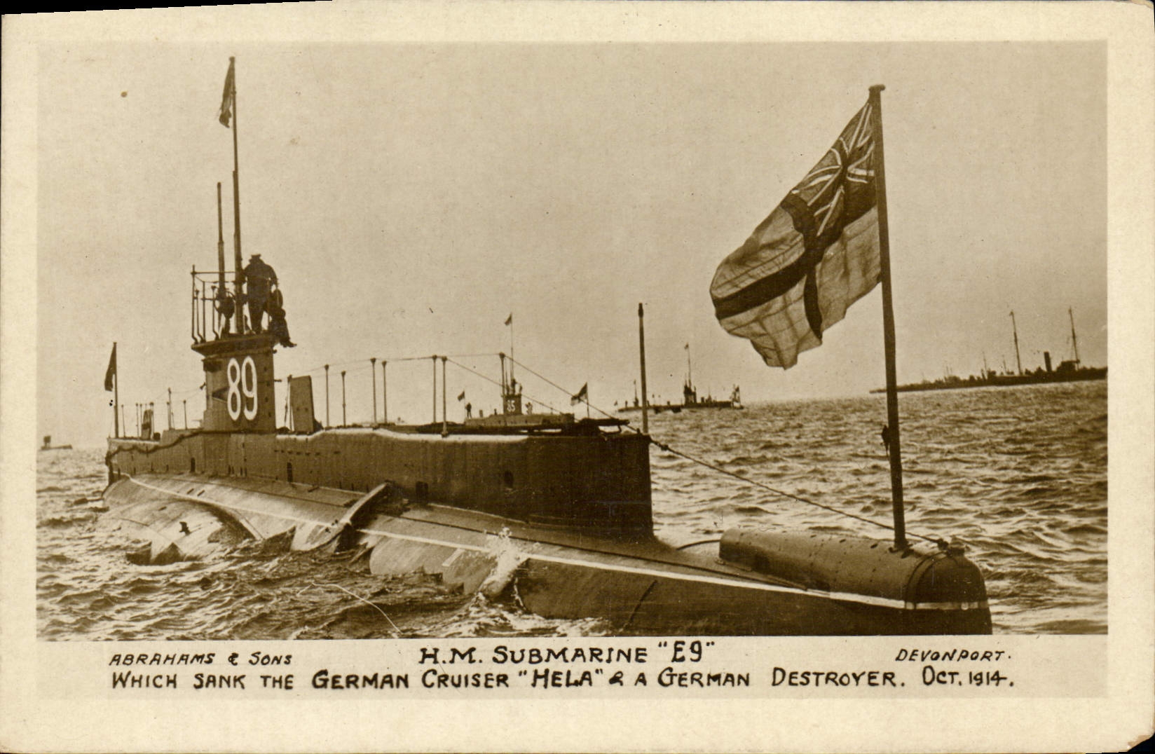 H.M. Submarine 'E9' — qui coula le croiseur allemand 'Héla' & un destroyer allemand — Devonport, oct. 1914 — éditeur Abrahams & Sons