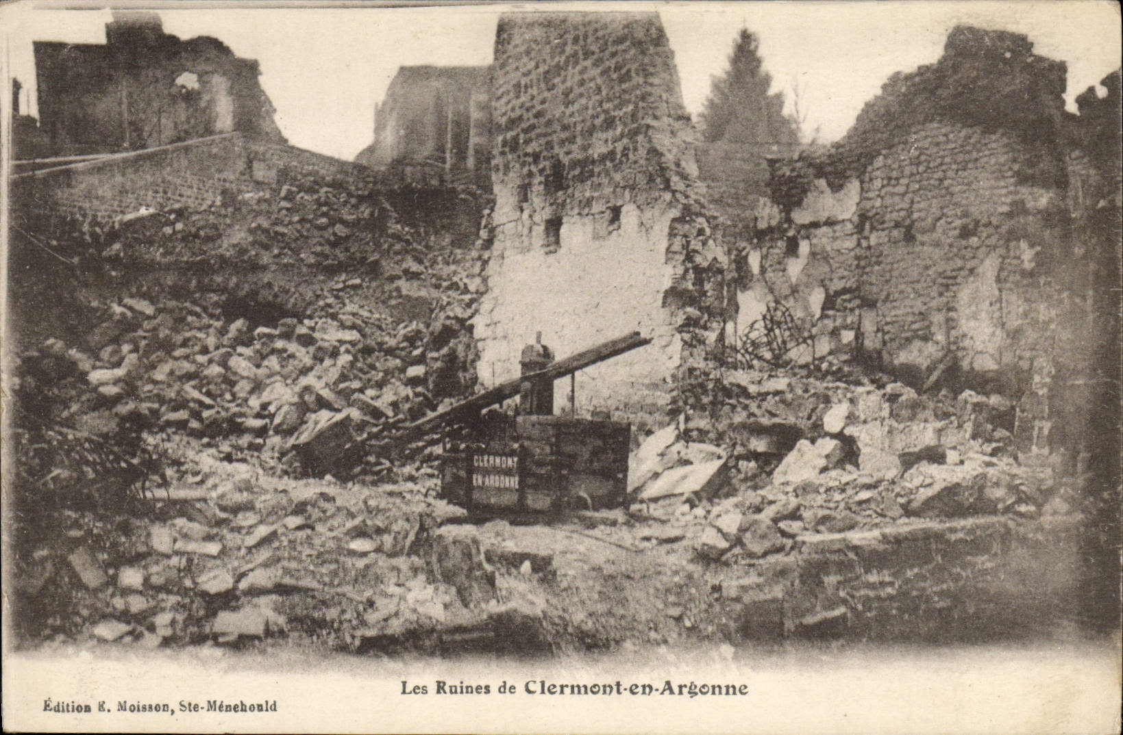 CPA Les Ruines De Clermont En Argonne Militaria