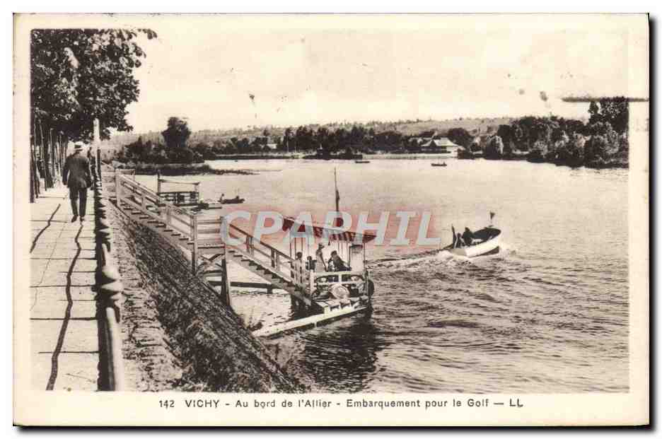 CPA Vichy Au Bord De I'Allier Embarquement Pour Le Golf
