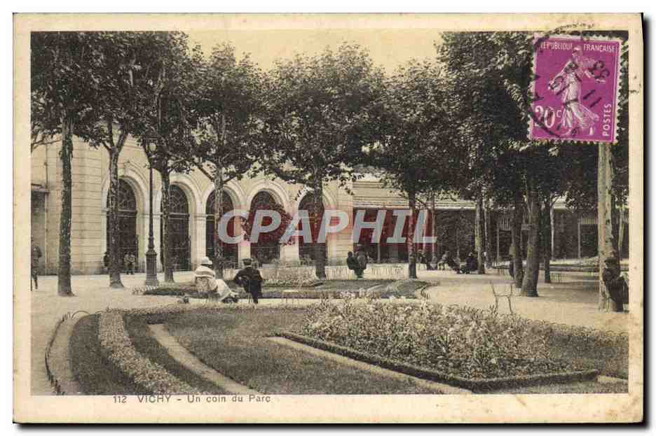 CPA Vichy Un Coin Du Parc