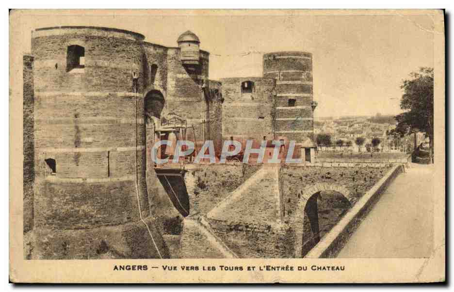 Angers — Vue vers les tours et l'entrée du château — éditeur non identifié