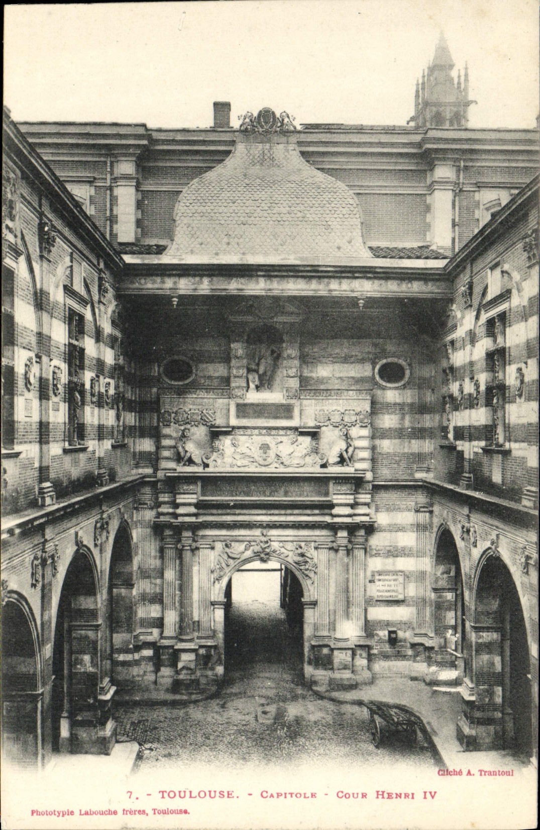 Toulouse - Capitole - Cour Henri IV — Phototypie Labouche frères, Toulouse, n°7