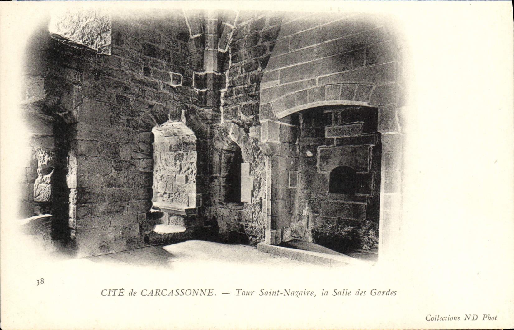 CPA Cite De Carcassonne Tour Saint Nazaire La Salle Des Gardes