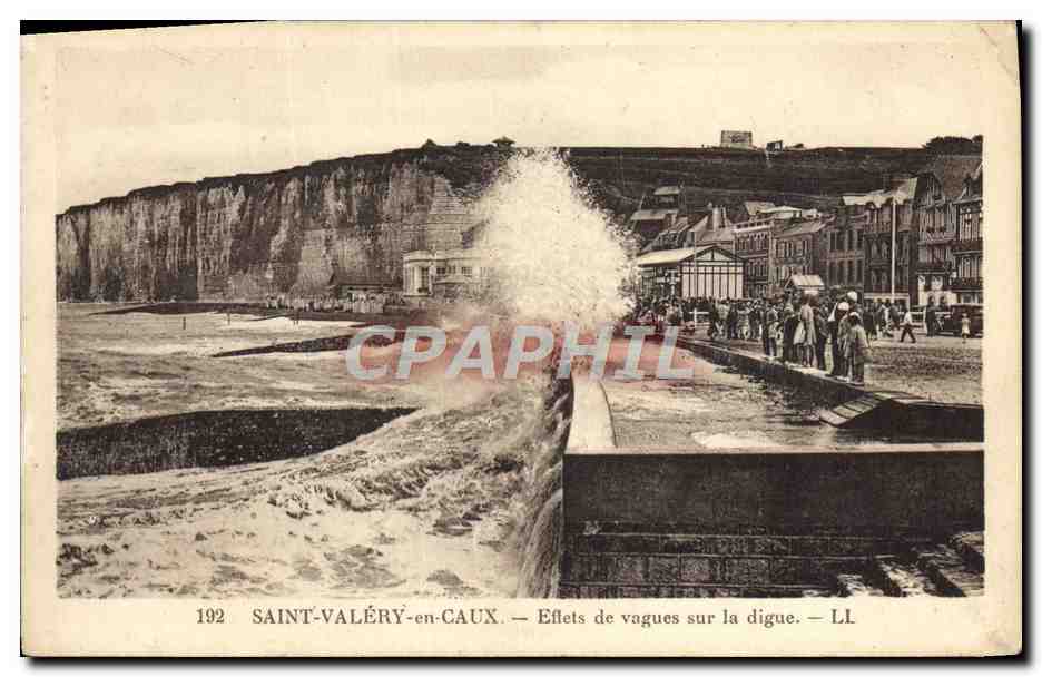 CPA Saint Valery en Caux Eftets de Vagues Sur la Digue