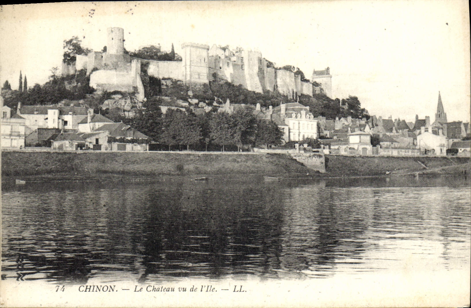 CPA Chinon Le Chateau Vu de I'lle