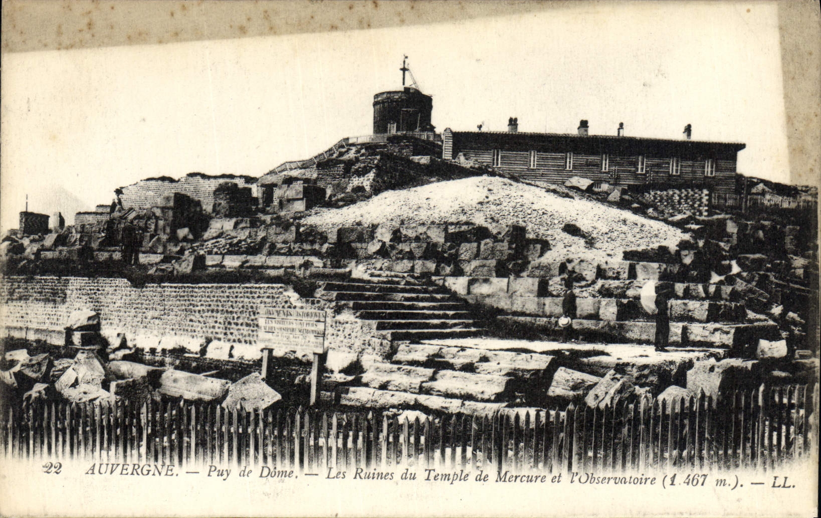 Auvergne — Puy de Dôme — Les Ruines du Temple de Mercure et l’Observatoire (1.467 m.) — LL.