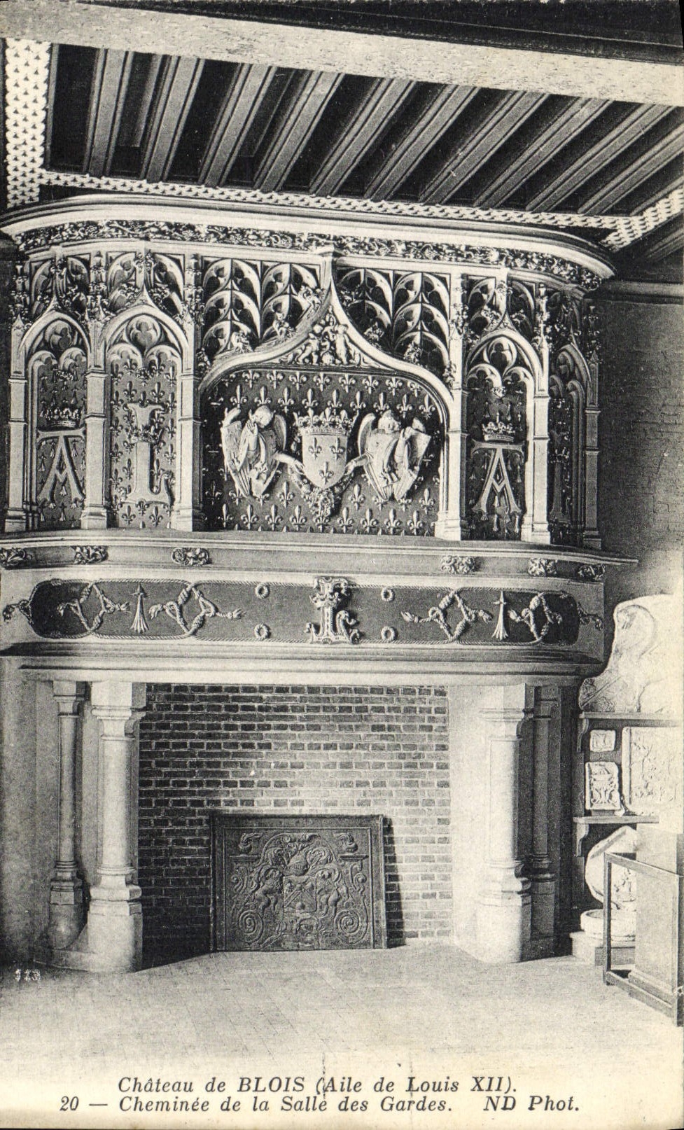 Château de Blois — Cheminée de la Salle des Gardes — Aile de Louis XII — ND Phot.