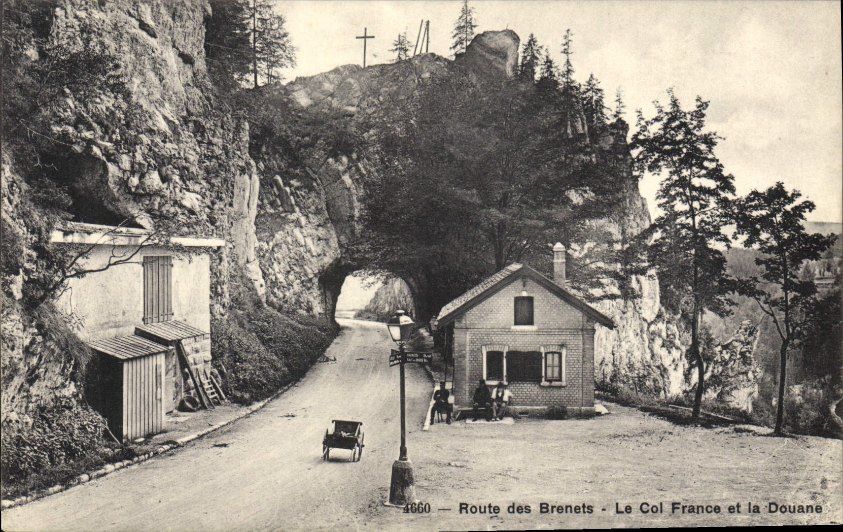 CPA Douane Douanes Route des Brenets Le col France et la Douane 