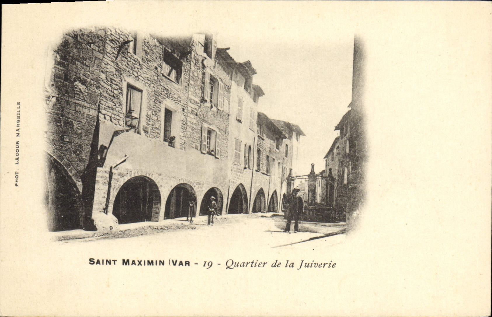 Saint Maximin (Var) — Quartier de la Juiverie — Phot. Lacour Marseille