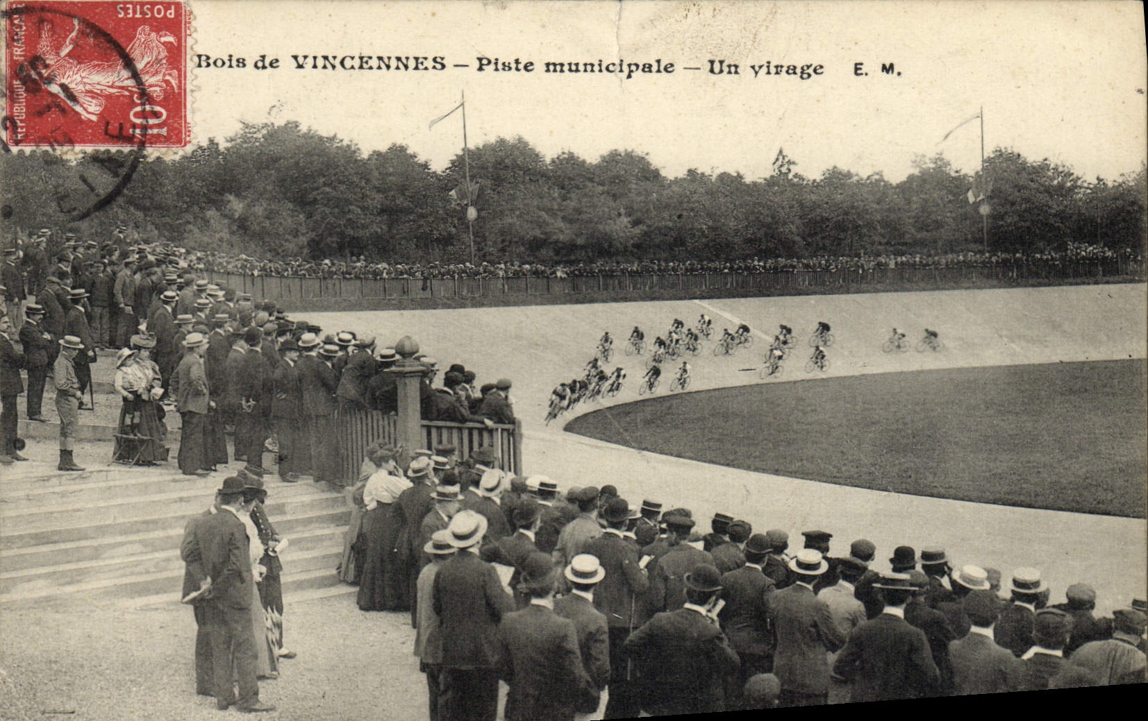 CPA Velo Cycle Cyclisme Paris Bois de Vincennes Piste municipale Un virage