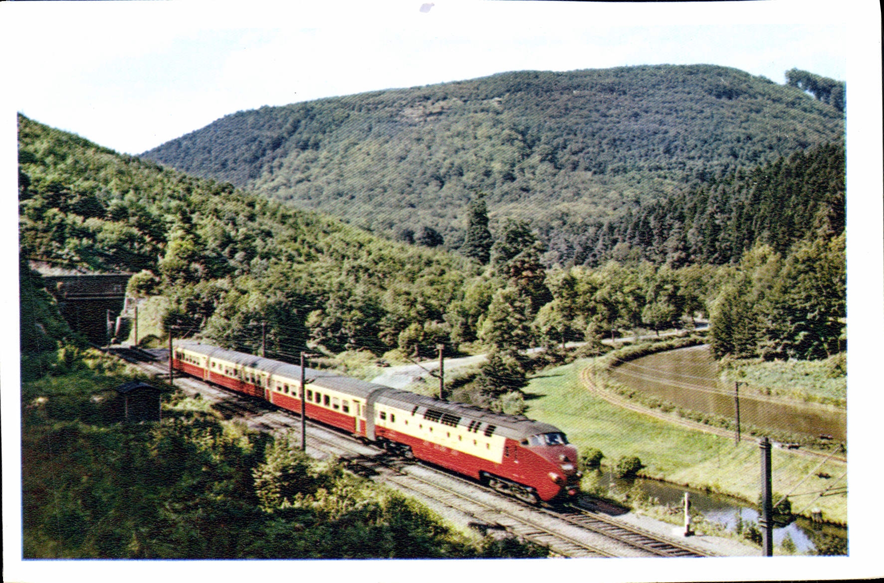CPM Train rame TEE hollandaise Edelweiss a Stambach pres de Saverne 