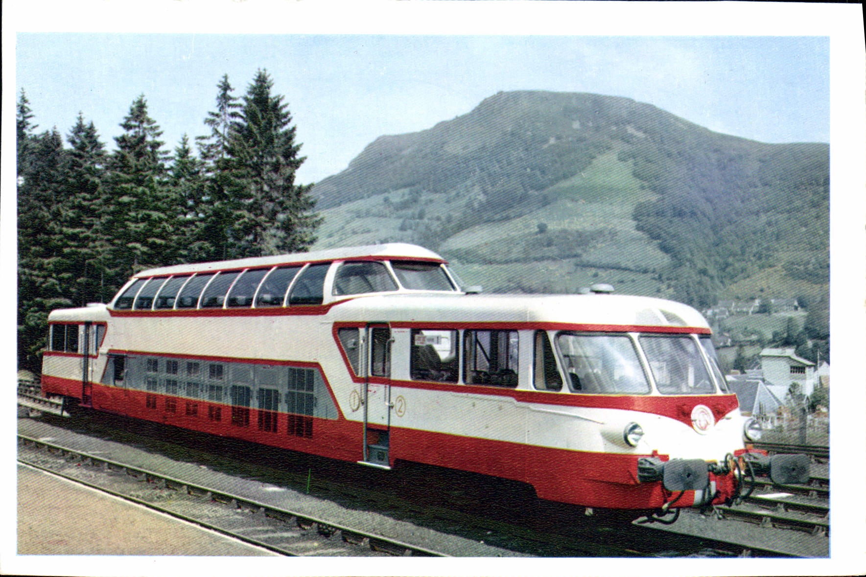 CPM Train Autorail 525 ch en gare de la Bourboule 