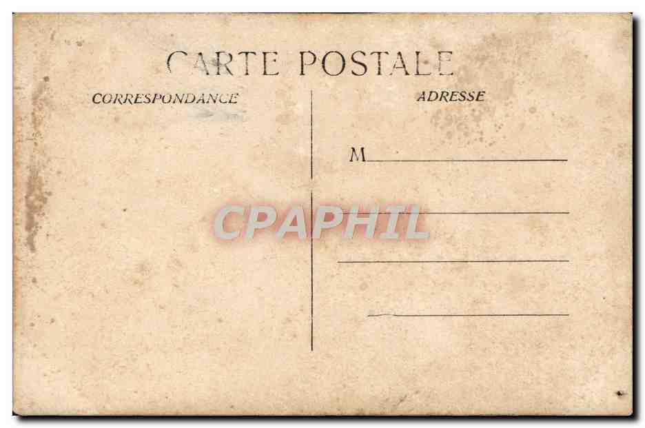 Femme en robe à volants — scène de déshabillage — carte postale — Reverso