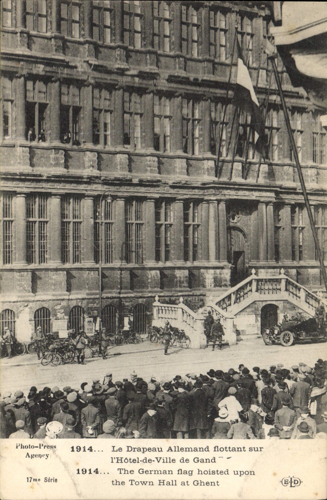 Hôtel de Ville de Gand — Drapeau allemand hissé en 1914 — Photo-Press Agency, 17me Série