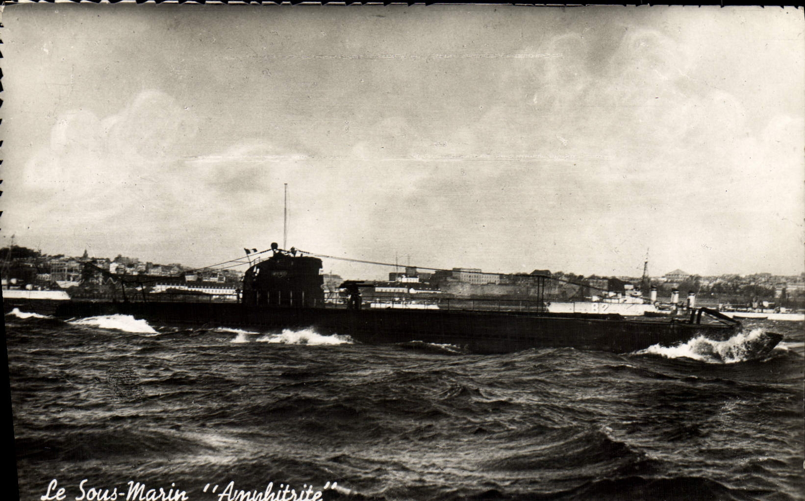 CPA Bateau Sous marin Sous-marin Amphitrite 