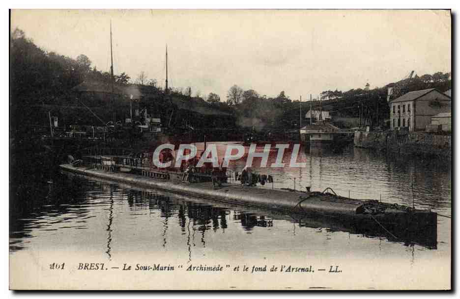 CPA Bateau Sous marin Sous-marin Archimede et le fond de l'arsenal