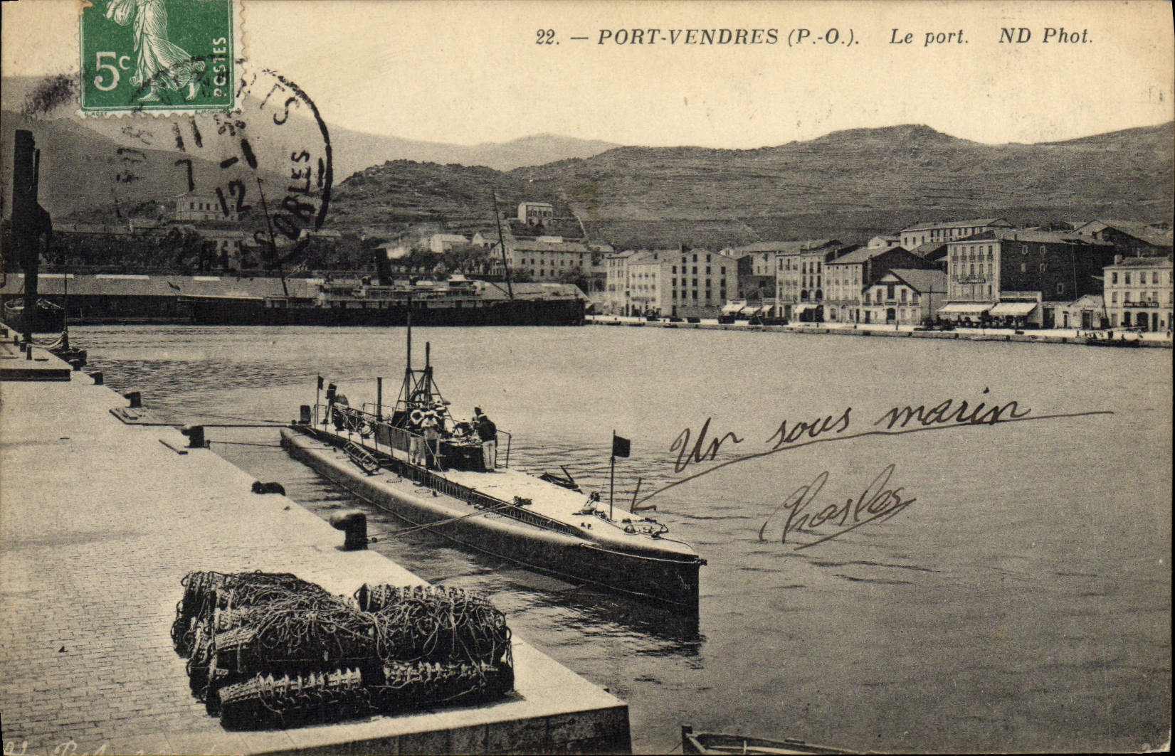 Port-Vendres (P.-O.) — Le port. Un sous marin — ND Phot. n°22
