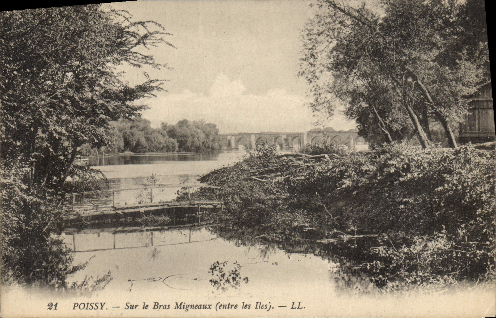 Poissy — Sur le Bras Migneaux (entre les Îles) — LL.